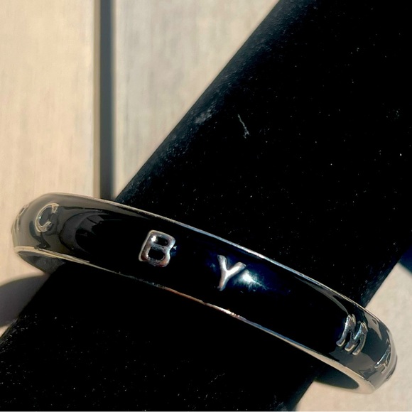 Marc by Marc Jacobs Metal Bracelet. 2,5 inches in diameter. - Picture 7 of 8